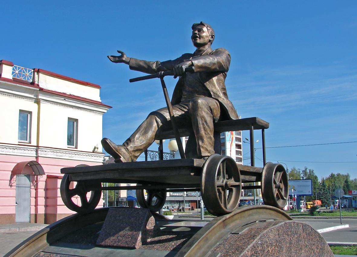 Йошкар-Ола. Памятник Мустафе